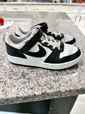 Nike Kids Black and White Low-Top Sneakers with Velcro Strap